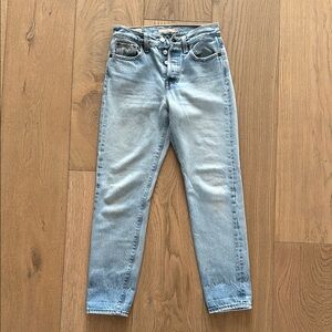 Light Wash Levi’s Wedgie Cut- Sz 24
